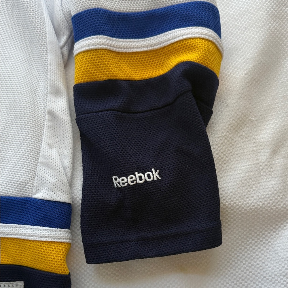 Reebok White and Blue Hockey Jersey. -Small - Picture 6 of 7